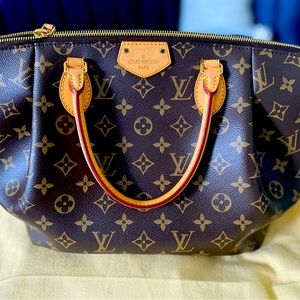 Like new Turenne Monogram PM. Beautiful bag ,but strap is missing.